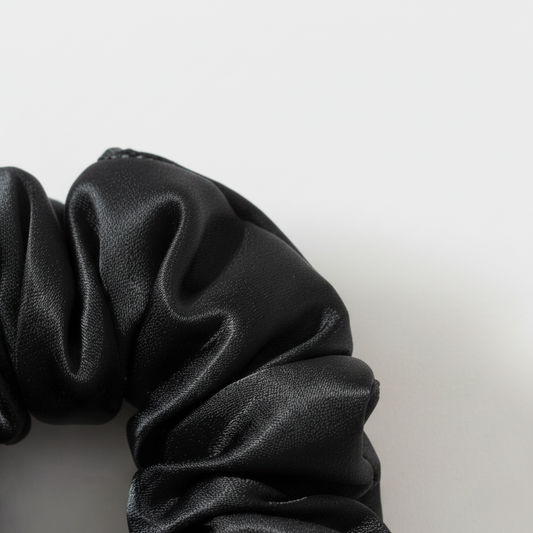 HÉLUNE Silk Scrunchie | Midnight Noir