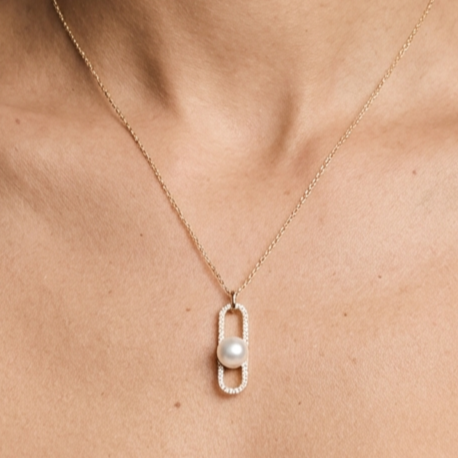 HÉLUNE Argent Lumière Elongated Pearl Pendant Necklace