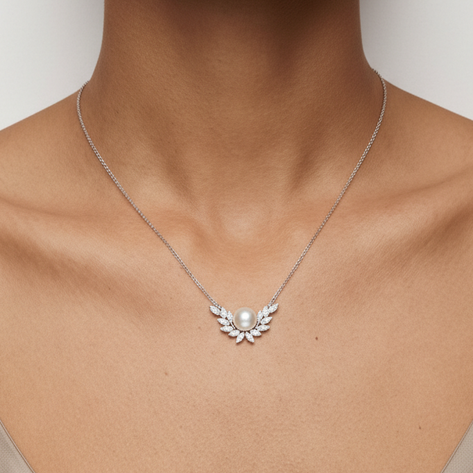 HÉLUNE Argent Lumière Floral Pearl Pendant Necklace